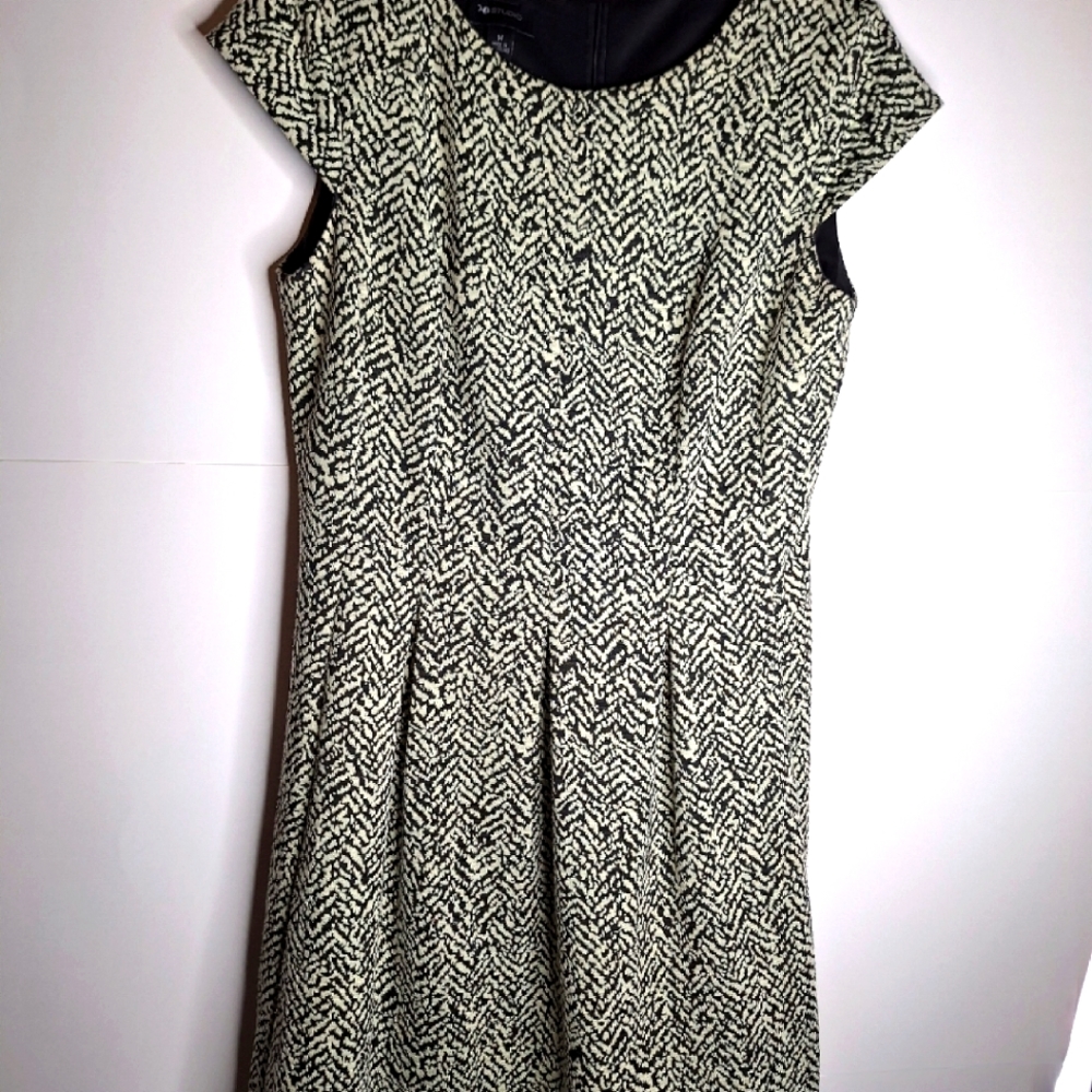 AB Studio career core black and white size 14 shift dress.